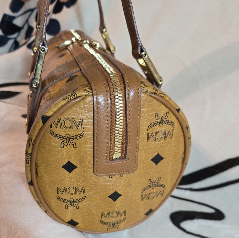 💯 Authentic MCM Visetos Leather Barrel Bag Cognac - Picture 13 of 15